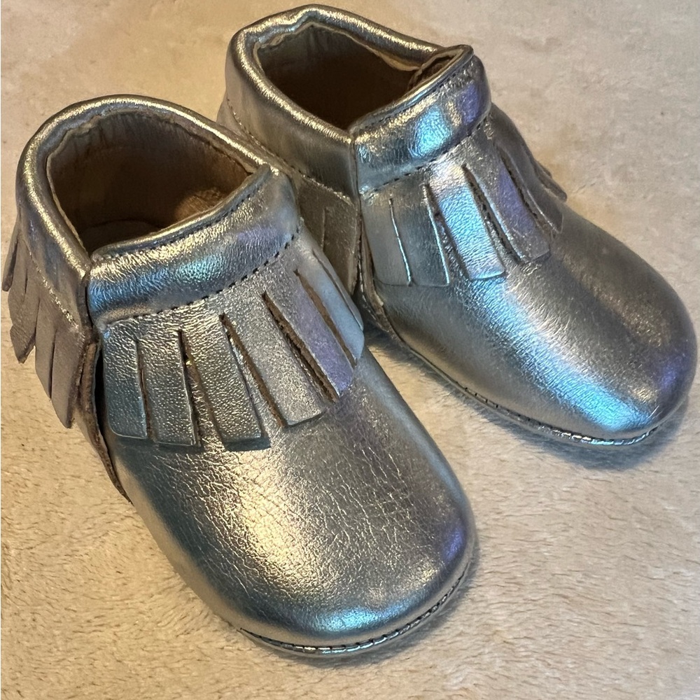 NWOT Old Soles Silver Mocs Sz 4